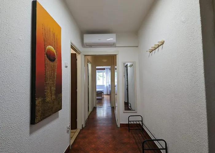 Bose Apartment Split