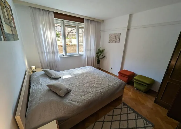 Bose Apartment Split